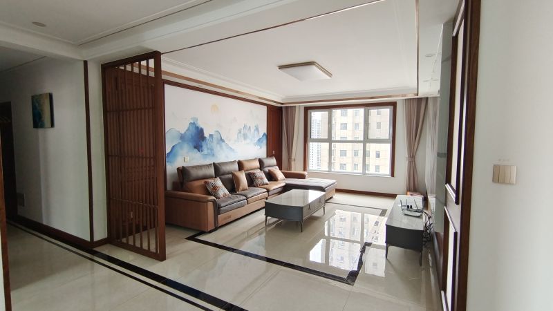 精裝修3室2廳2衛(wèi)140m2115萬(wàn)元
