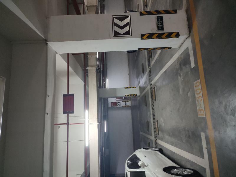 涵翠苑B區(qū)車位，車位位于27號樓電梯口南側，22號樓電梯口北側，好停車，位置佳