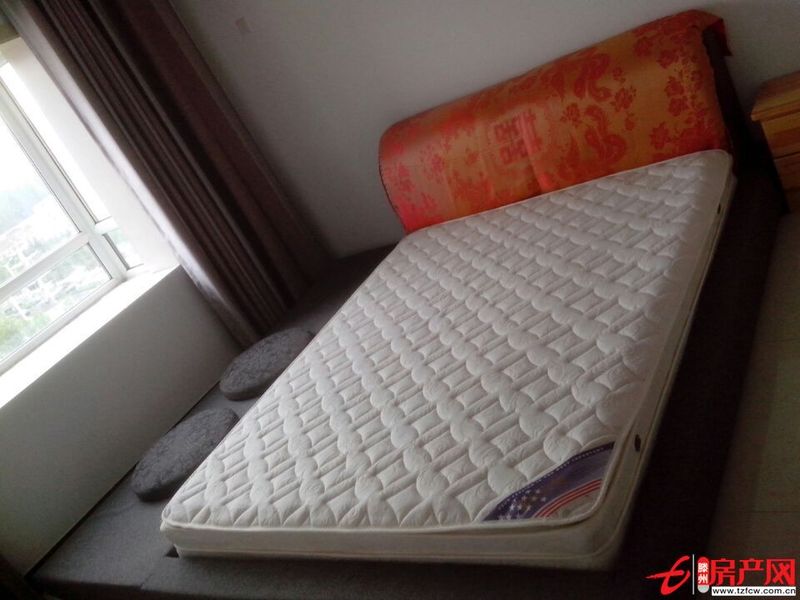 陽光麗景精裝修兩居，室簡單家具、拎包即住