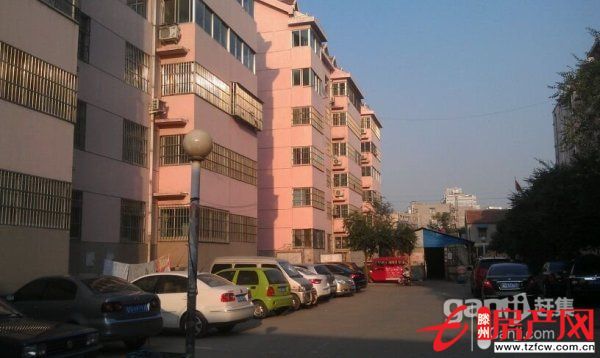 金孔府南區(qū)六樓帶閣樓樓上樓下四個(gè)房間