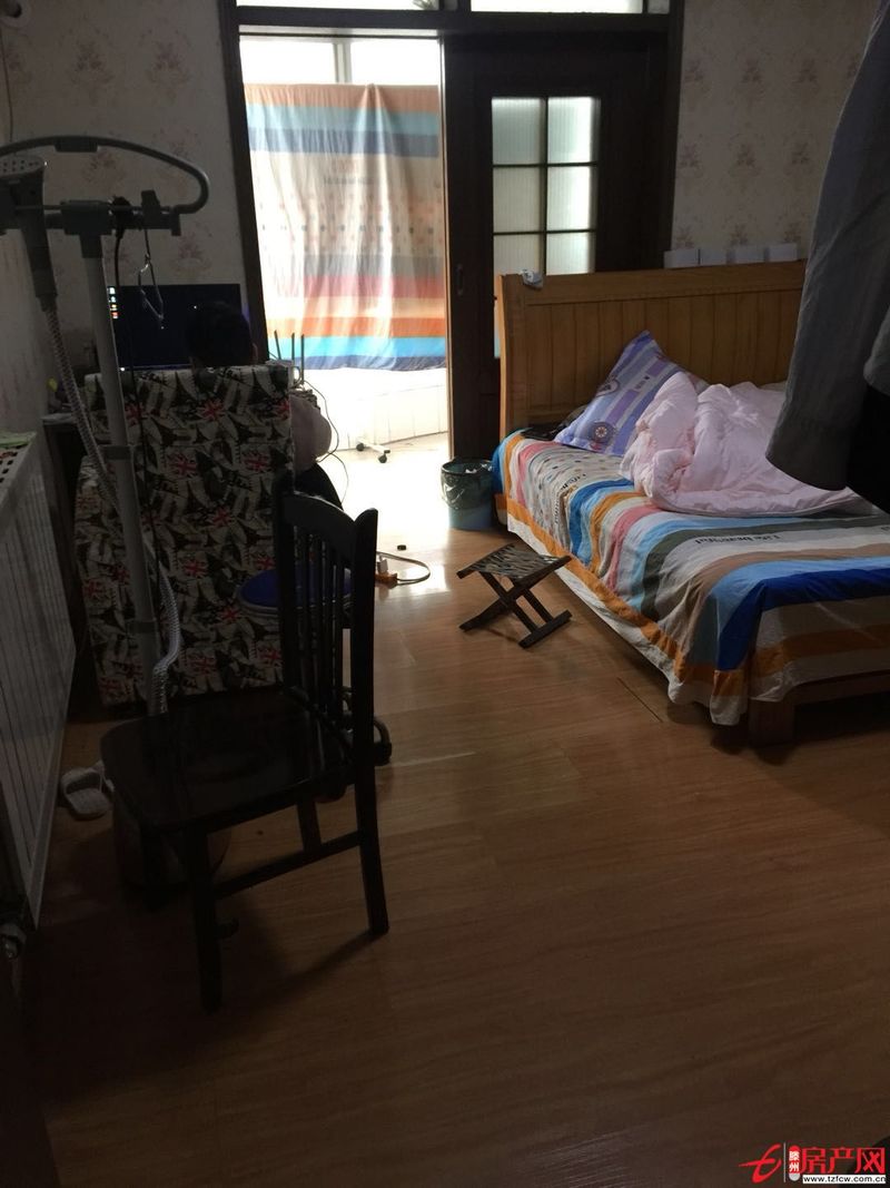 碧桂園小區(qū)位置佳交通方便，位于人民醫(yī)院附近，市中繁華區(qū)