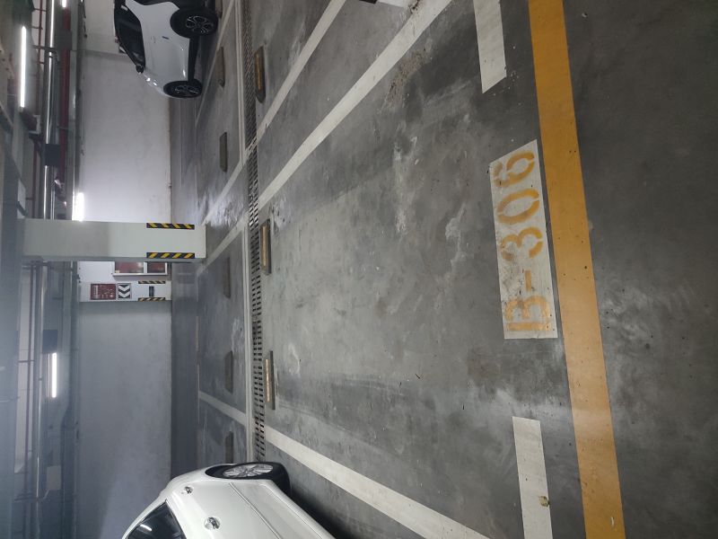涵翠苑B區(qū)車位，位置佳，出行方便。